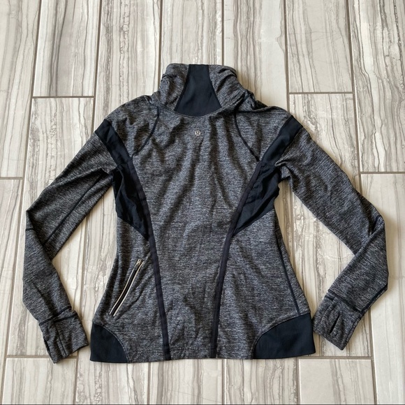 Lululemon 1/2 zip pullover. EUC like new - Picture 4 of 5